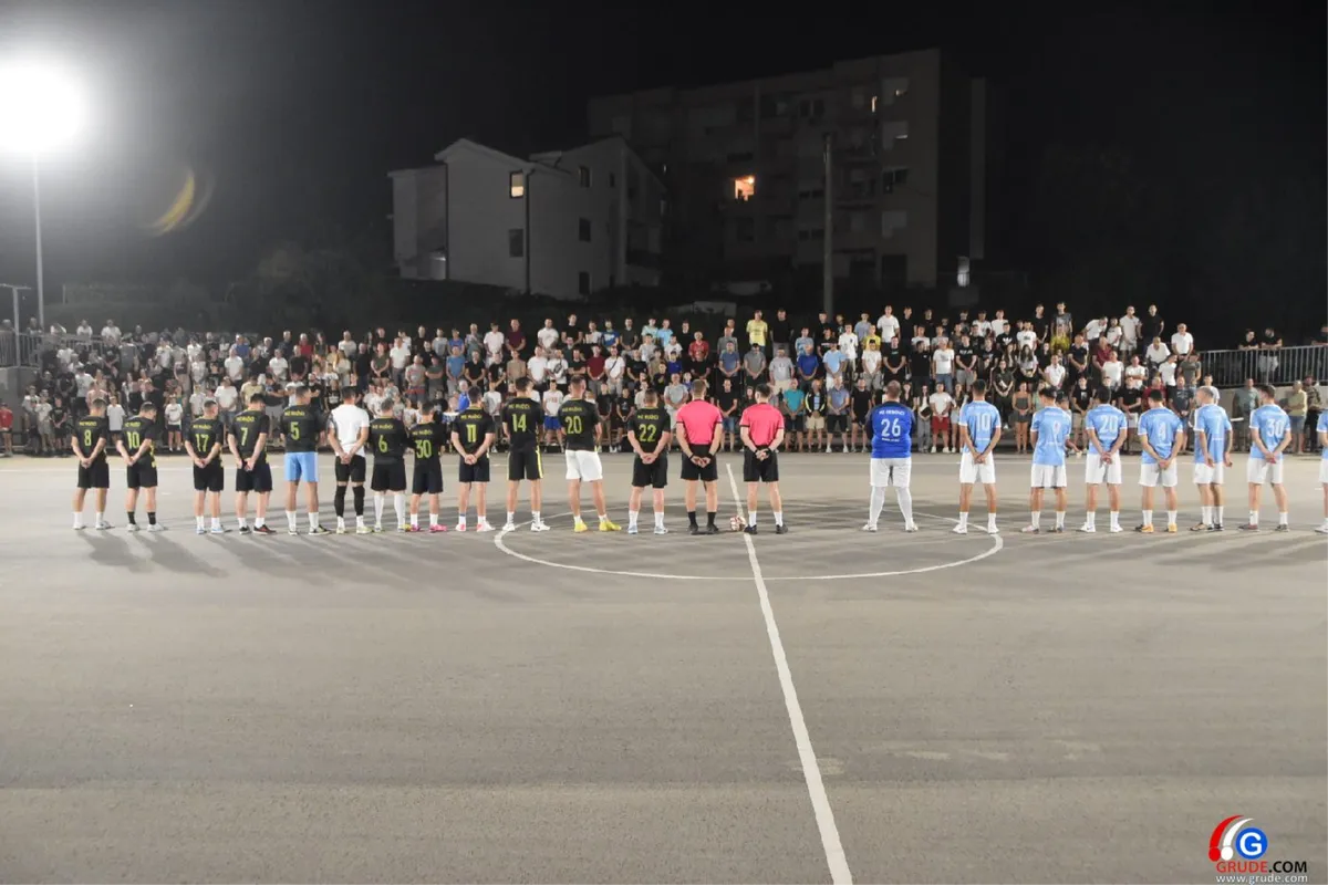 FOTO: MINUTE ŠUTNJE ZA LEGENDE I FANTASTIČNO POLUFINALE UVOD U VELIKO FINALE! GRUDE CENTAR I DRINOVCI OPET SE BORE ZA PRVAKA GRUDA 48