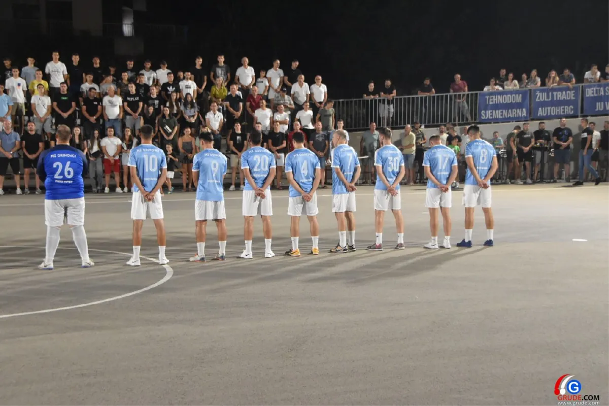 FOTO: MINUTE ŠUTNJE ZA LEGENDE I FANTASTIČNO POLUFINALE UVOD U VELIKO FINALE! GRUDE CENTAR I DRINOVCI OPET SE BORE ZA PRVAKA GRUDA 49