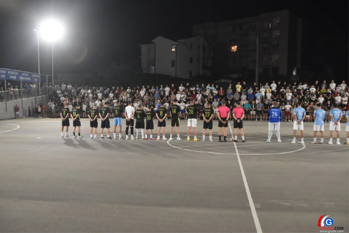 FOTO: MINUTE ŠUTNJE ZA LEGENDE I FANTASTIČNO POLUFINALE UVOD U VELIKO FINALE! GRUDE CENTAR I DRINOVCI OPET SE BORE ZA PRVAKA GRUDA 50
