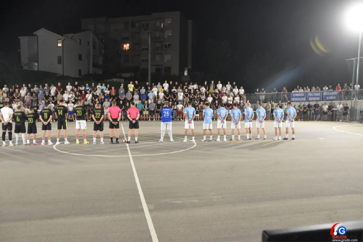 FOTO: MINUTE ŠUTNJE ZA LEGENDE I FANTASTIČNO POLUFINALE UVOD U VELIKO FINALE! GRUDE CENTAR I DRINOVCI OPET SE BORE ZA PRVAKA GRUDA 51