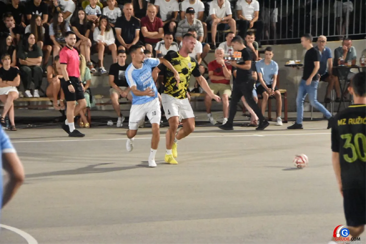 FOTO: MINUTE ŠUTNJE ZA LEGENDE I FANTASTIČNO POLUFINALE UVOD U VELIKO FINALE! GRUDE CENTAR I DRINOVCI OPET SE BORE ZA PRVAKA GRUDA 53