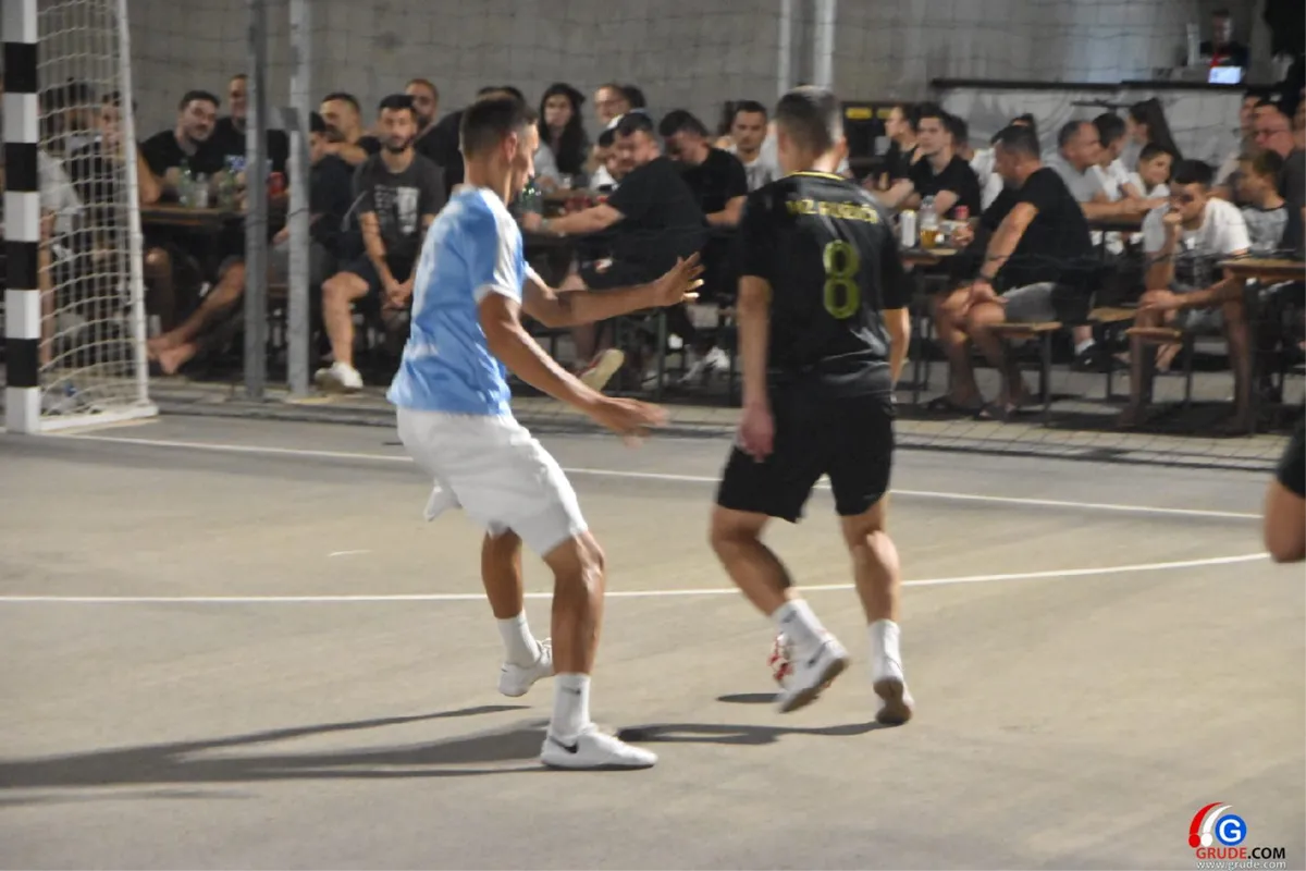 FOTO: MINUTE ŠUTNJE ZA LEGENDE I FANTASTIČNO POLUFINALE UVOD U VELIKO FINALE! GRUDE CENTAR I DRINOVCI OPET SE BORE ZA PRVAKA GRUDA 55