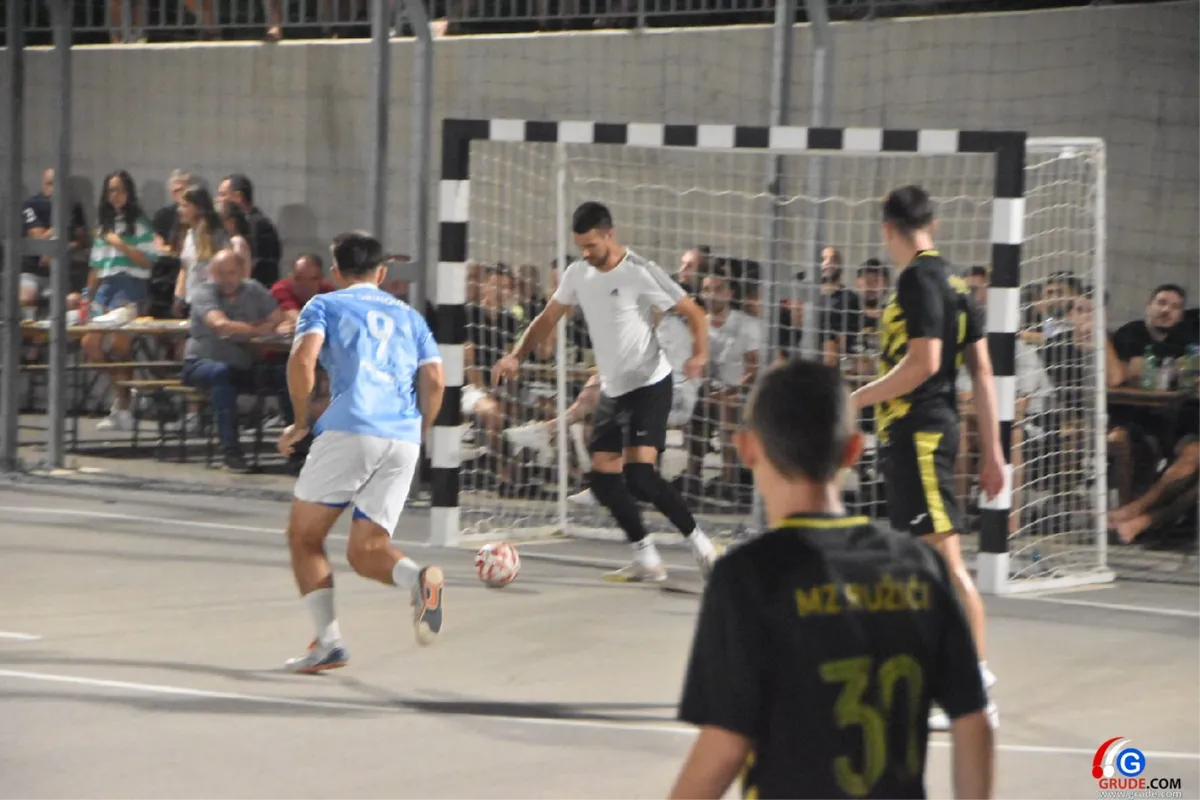 FOTO: MINUTE ŠUTNJE ZA LEGENDE I FANTASTIČNO POLUFINALE UVOD U VELIKO FINALE! GRUDE CENTAR I DRINOVCI OPET SE BORE ZA PRVAKA GRUDA 56