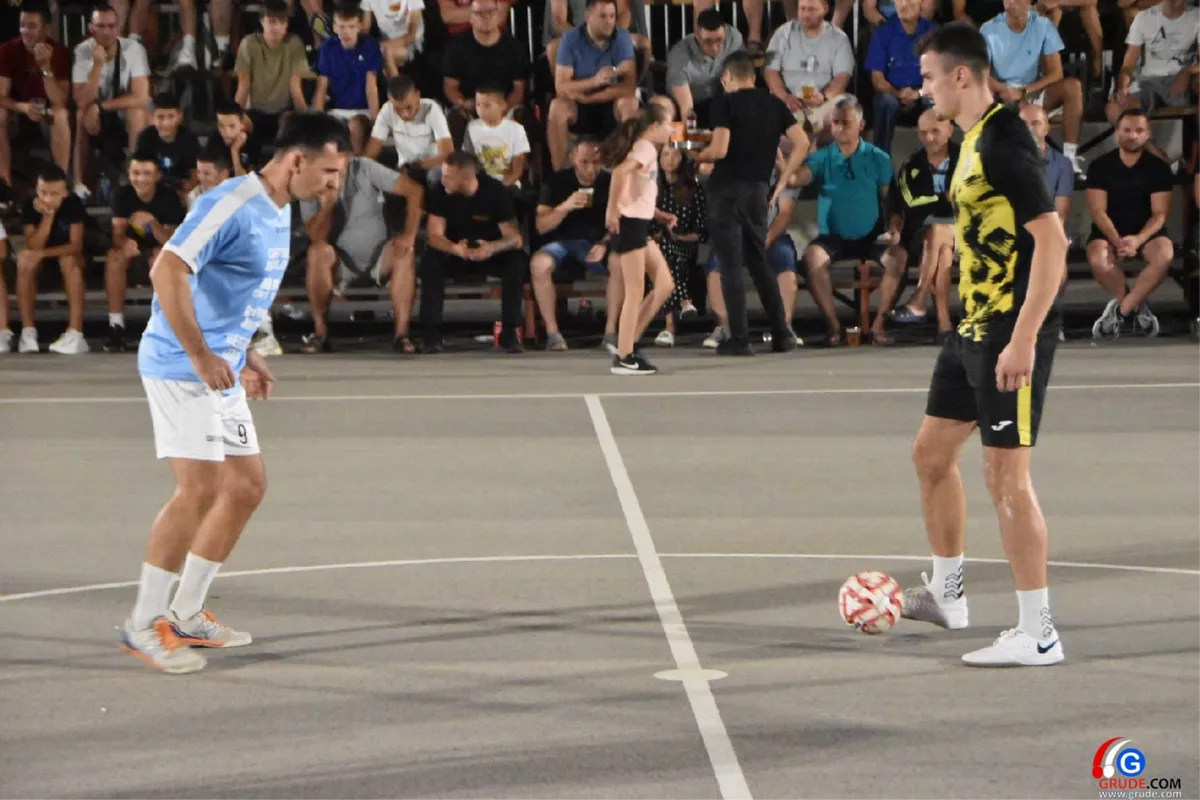 FOTO: MINUTE ŠUTNJE ZA LEGENDE I FANTASTIČNO POLUFINALE UVOD U VELIKO FINALE! GRUDE CENTAR I DRINOVCI OPET SE BORE ZA PRVAKA GRUDA 59