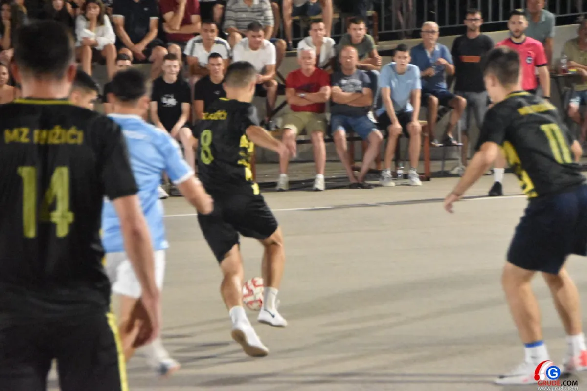 FOTO: MINUTE ŠUTNJE ZA LEGENDE I FANTASTIČNO POLUFINALE UVOD U VELIKO FINALE! GRUDE CENTAR I DRINOVCI OPET SE BORE ZA PRVAKA GRUDA 60