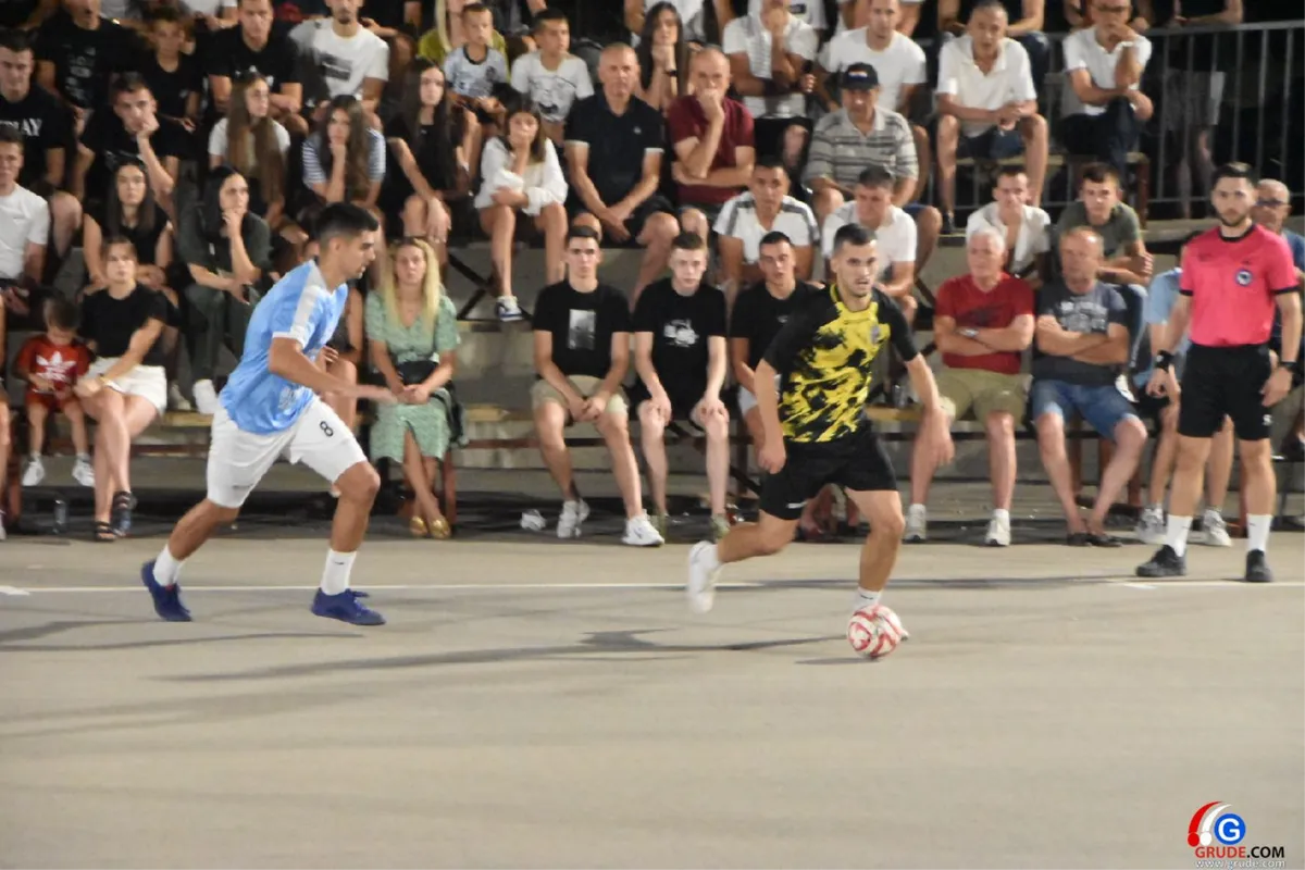 FOTO: MINUTE ŠUTNJE ZA LEGENDE I FANTASTIČNO POLUFINALE UVOD U VELIKO FINALE! GRUDE CENTAR I DRINOVCI OPET SE BORE ZA PRVAKA GRUDA 62