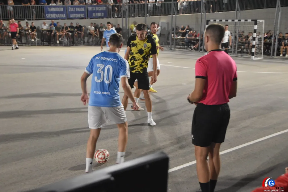 FOTO: MINUTE ŠUTNJE ZA LEGENDE I FANTASTIČNO POLUFINALE UVOD U VELIKO FINALE! GRUDE CENTAR I DRINOVCI OPET SE BORE ZA PRVAKA GRUDA 63