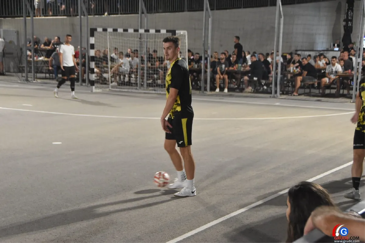 FOTO: MINUTE ŠUTNJE ZA LEGENDE I FANTASTIČNO POLUFINALE UVOD U VELIKO FINALE! GRUDE CENTAR I DRINOVCI OPET SE BORE ZA PRVAKA GRUDA 64