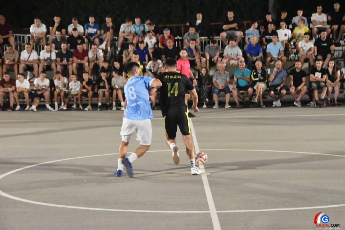FOTO: MINUTE ŠUTNJE ZA LEGENDE I FANTASTIČNO POLUFINALE UVOD U VELIKO FINALE! GRUDE CENTAR I DRINOVCI OPET SE BORE ZA PRVAKA GRUDA 65
