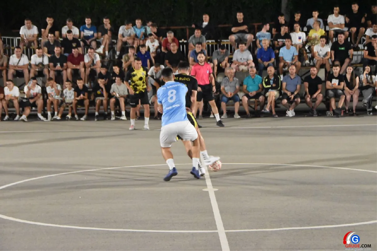 FOTO: MINUTE ŠUTNJE ZA LEGENDE I FANTASTIČNO POLUFINALE UVOD U VELIKO FINALE! GRUDE CENTAR I DRINOVCI OPET SE BORE ZA PRVAKA GRUDA 66
