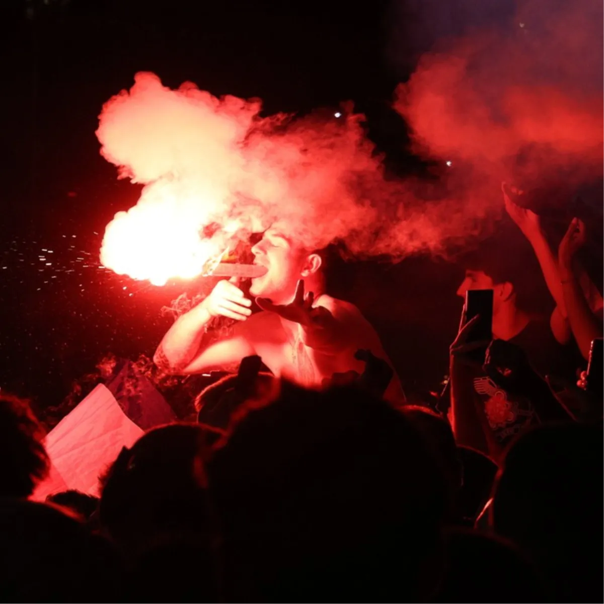 FOTO/VIDEO: Thompson održao koncert za pamćenje u Imotskom! Gotovo tri sata pjevao i završio s 'Vjetre s Dinare'  2