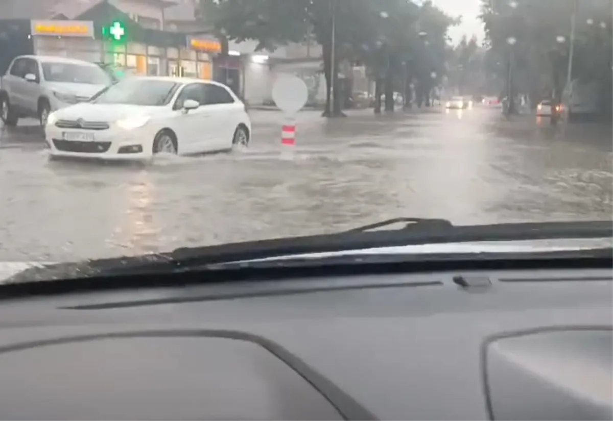 Nevrijeme u Banja Luci: Ulice pod vodom, nastao prometni kaos VIDEO