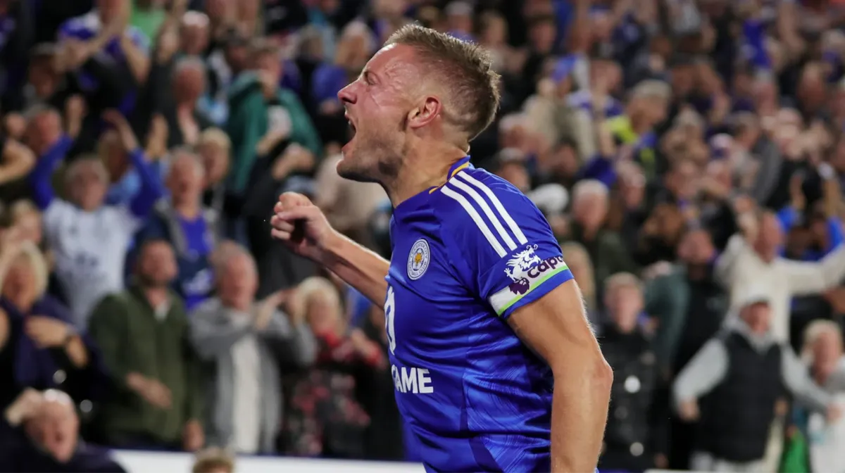 Jamie doktore! U 38. godini Vardy se vratio u Premier ligu i donio bod Leicesteru protiv Tottenhama!