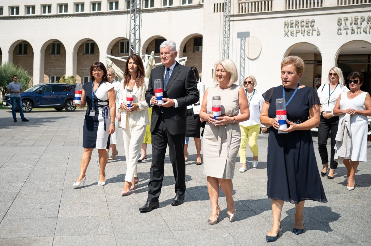 Ana Andrić predsjednica, Daniela Perić zamjenica predsjednice Zajednice žena HDZ-a BiH ''Kraljica Katarina Kosača'' 5
