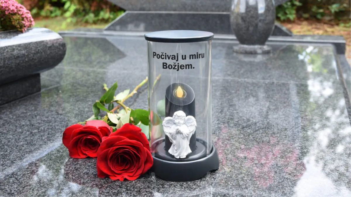 Kolona tuge u Malom Ravnu: Lucija ispraćena na posljednji počinak, supruga čeka nova operacija, sinčić (3) se i dalje bori za život 1