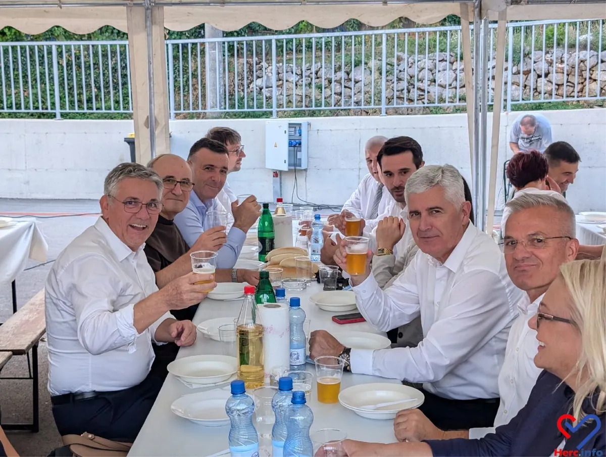 FOTO: Grude obilježile Dan branitelja i Herceg Bosne, čestitku uputio general Ante Gotovina 171