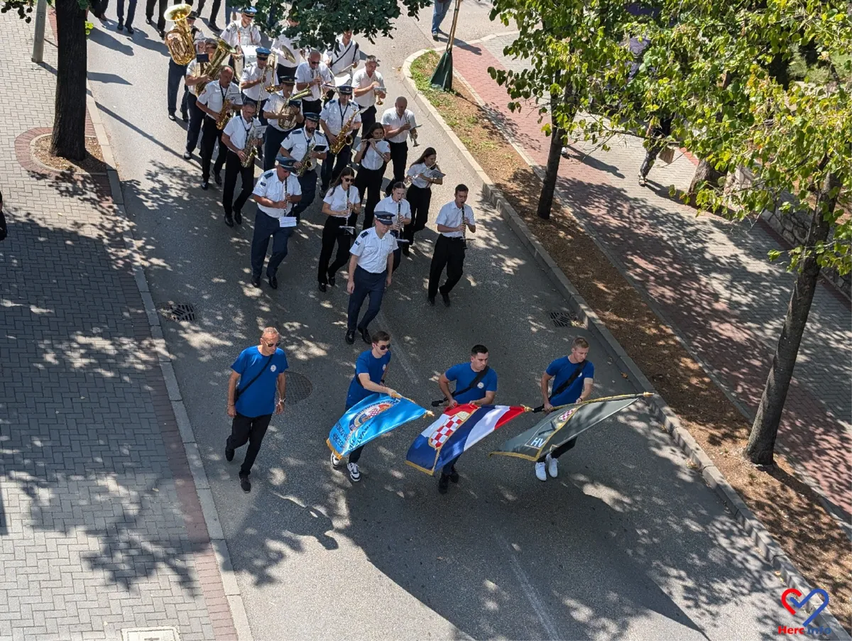 FOTO: Mimohod povodom obljetnice nositelja ratnih odličja HVO-a u Mostaru 2