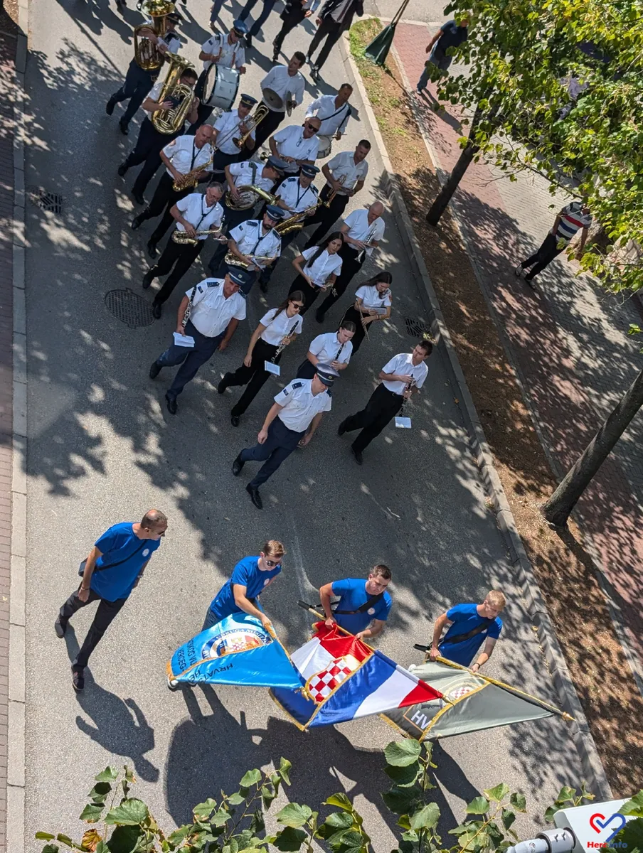 FOTO: Mimohod povodom obljetnice nositelja ratnih odličja HVO-a u Mostaru 3
