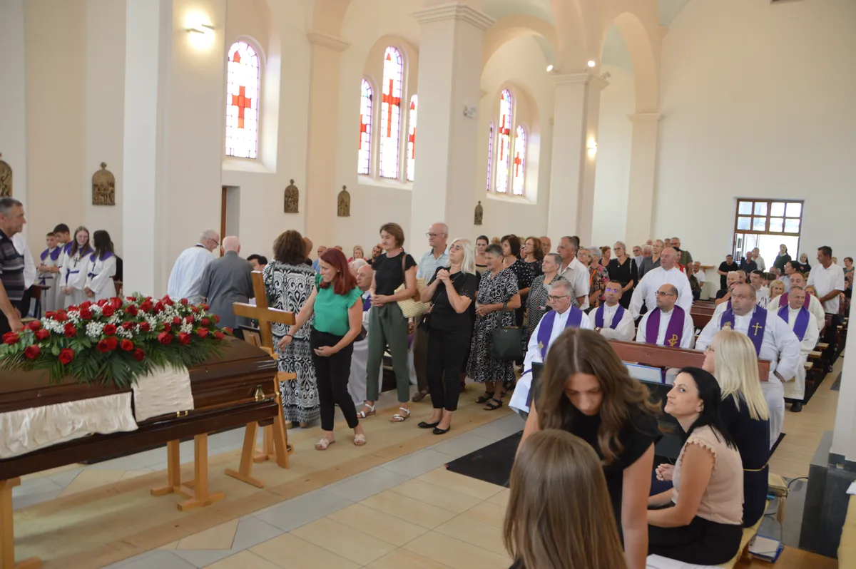 Na vječni počinak ispraćen župnik župe Ledinac don Ivan Kordić
