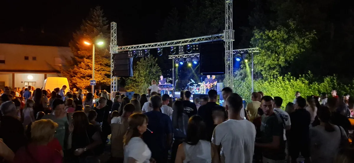 Mate Bulić priredio spektakl u Drinovcima! Uz stare i nove hitove uveličao svetkovinu u župi 5