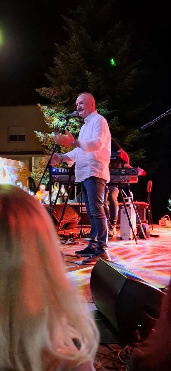 Mate Bulić priredio spektakl u Drinovcima! Uz stare i nove hitove uveličao svetkovinu u župi 8