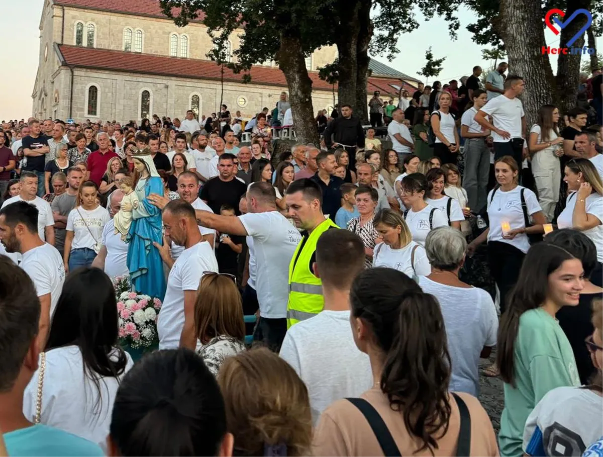 FOTO: Fra Ivo Pavić na tri dana učinio Drinovce vjerskim središtem, uspio je ono što mnogi ne znaju ili ne žele napraviti 3