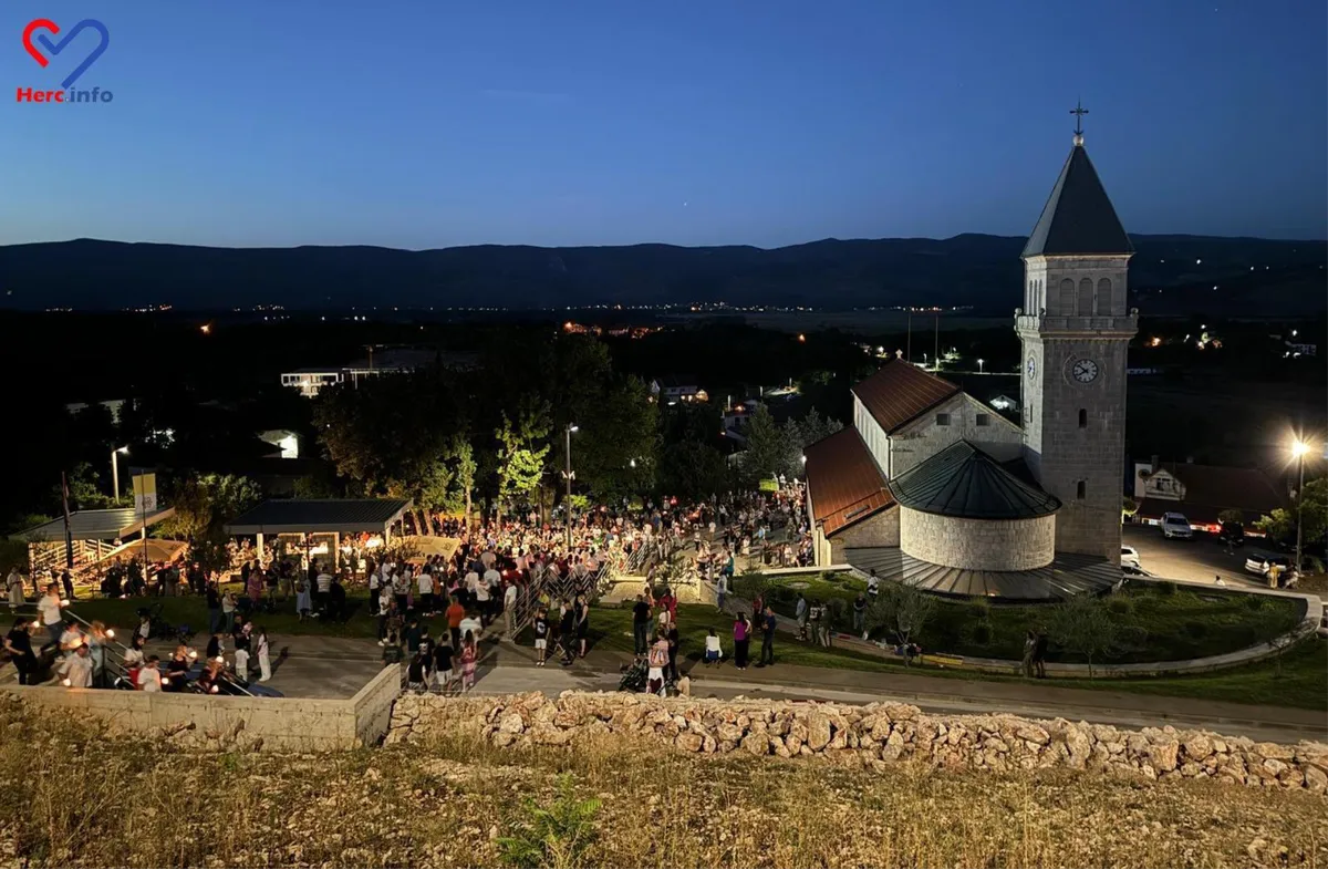 FOTO: Fra Ivo Pavić na tri dana učinio Drinovce vjerskim središtem, uspio je ono što mnogi ne znaju ili ne žele napraviti 4