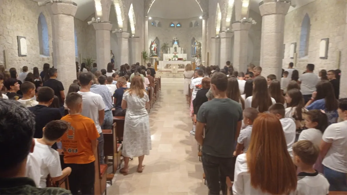 Grude: Nastava počela upoznavanjem učitelja i profesora s prvašićima, te svetom misom u prepunoj crkvi svete Kate