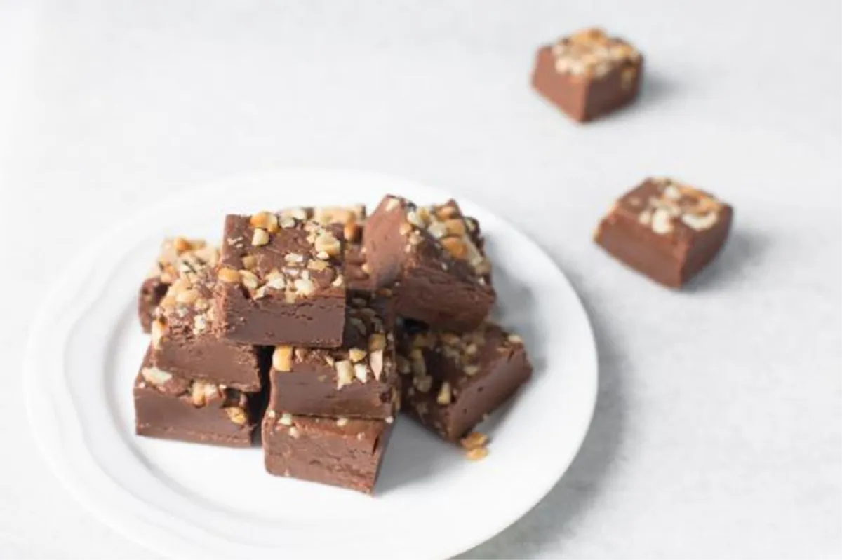 Brze čokoladne kocke s orasima od samo 3 sastojka