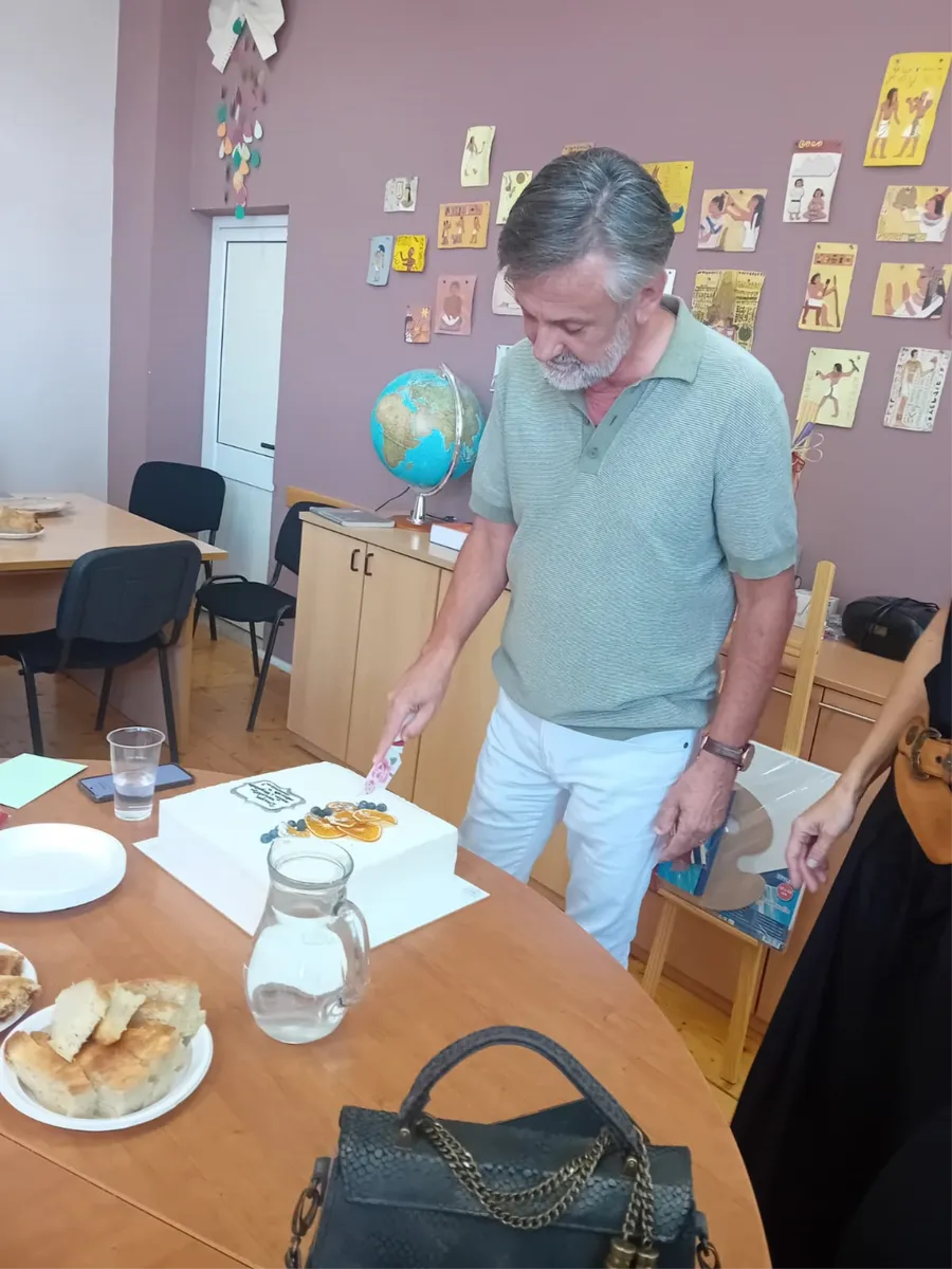 VIDEO: Cijela škola ispratila svog Leku u mirovinu! Svi se slažu: I Lekini 'bez bodova' danas su izvrsni u svojim strukama 4