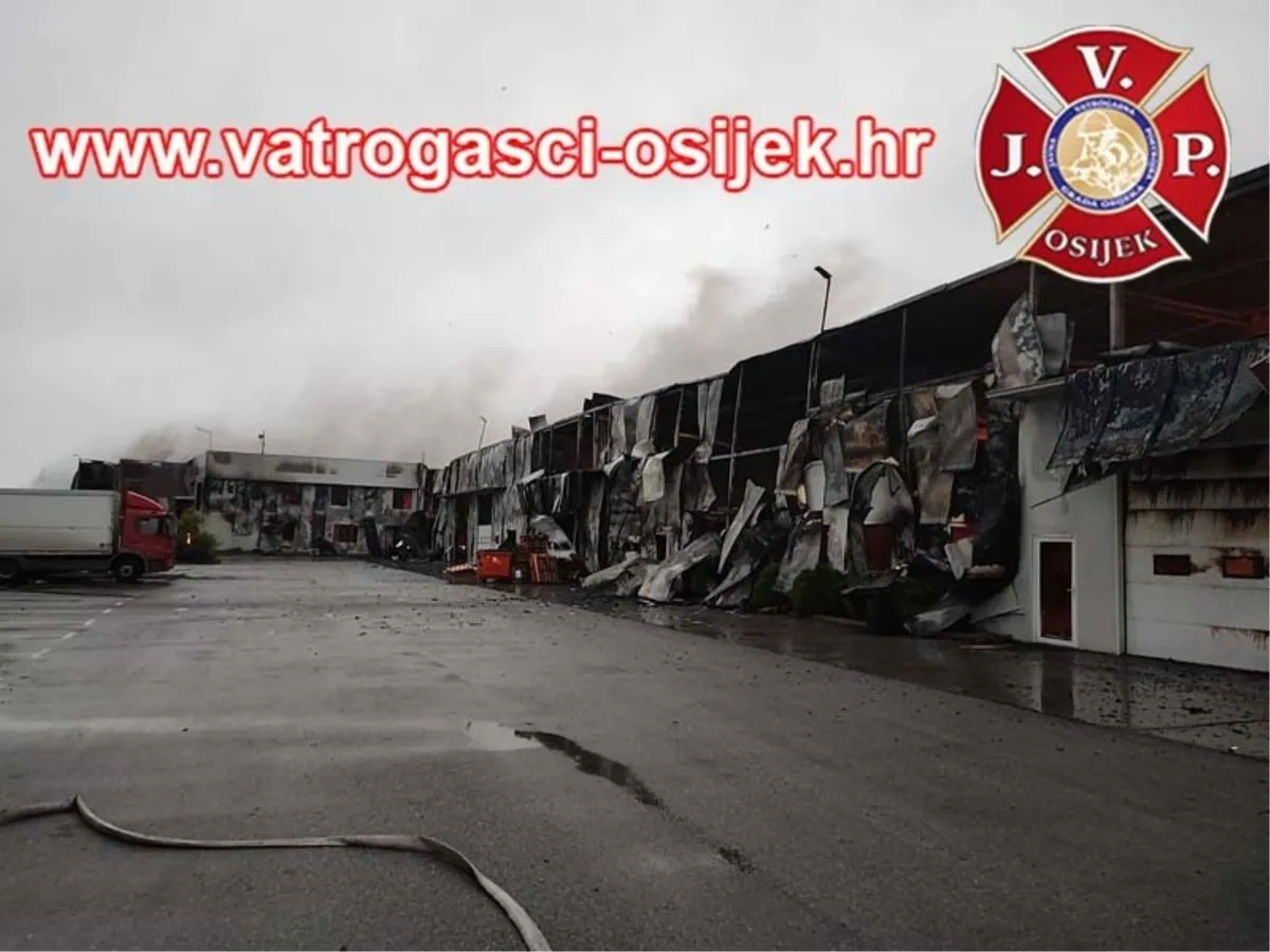 OSIJEK: Ogroman požar u skladištima tvrtki