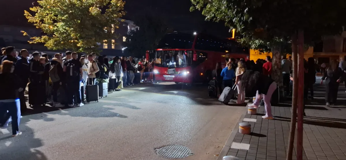 VIDEO: Grudski učenici krenuli na ekskurziju u Španjolsku! Putovanje započeli molitvom i blagoslovom 2