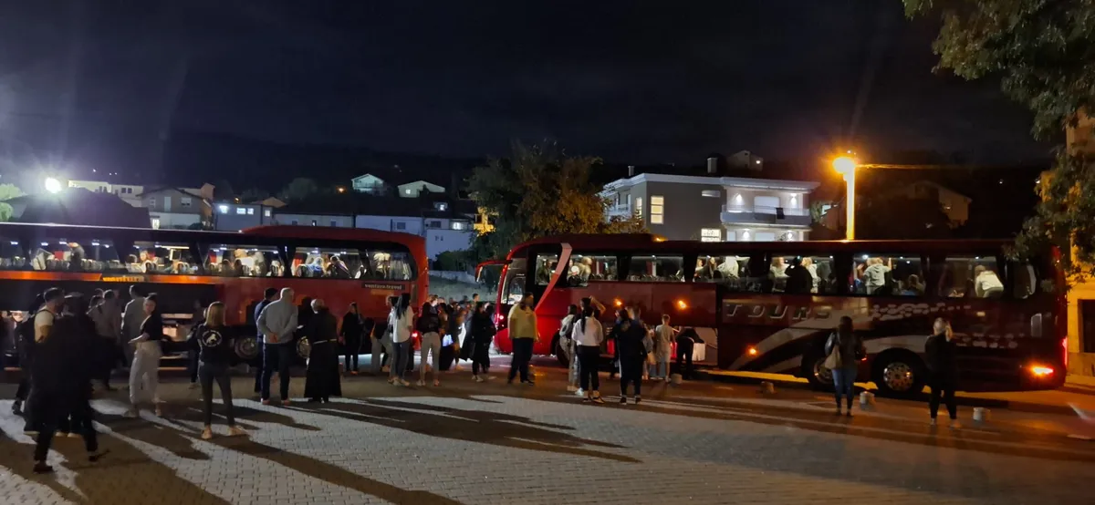 VIDEO: Grudski učenici krenuli na ekskurziju u Španjolsku! Putovanje započeli molitvom i blagoslovom 4
