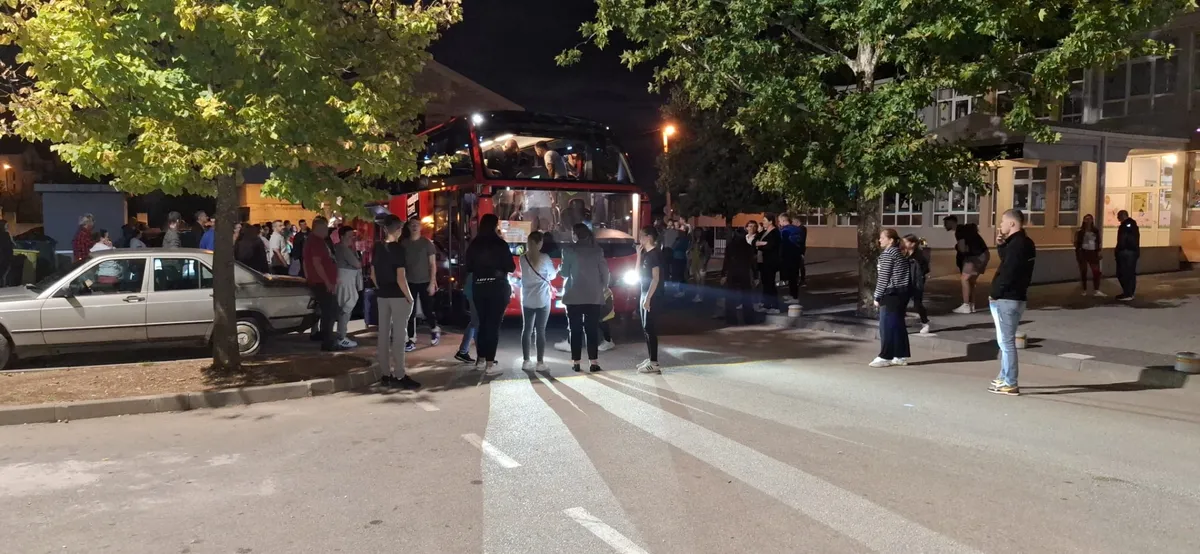 VIDEO: Grudski učenici krenuli na ekskurziju u Španjolsku! Putovanje započeli molitvom i blagoslovom 9
