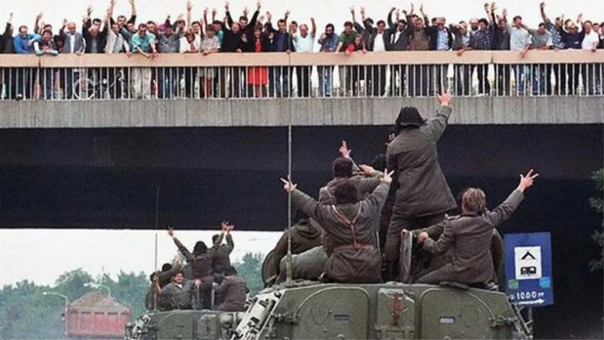 Na današnji dan tenkovi JNA krenuli na Vukovar. Beograđani bacali cvijeće na njih