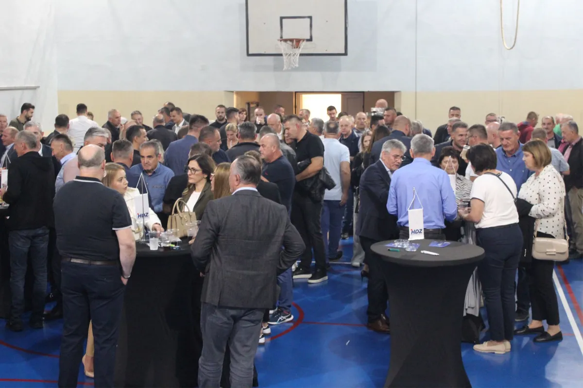 FOTO: HDZ BiH Grude održao skupove u Gorici i Drinovcima! Grizelj: Jamčimo uspješnu realizaciju projekata i nakon pobjede 6. listopada 11
