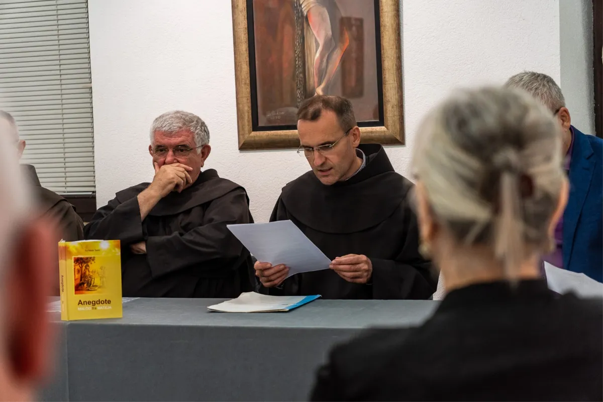 FOTO: U Gorici predstavljene knjige fra Mate Tadića! 'Franjevci se u Hercegovini itekako znaju smijati i šaliti na svoj račun' 2