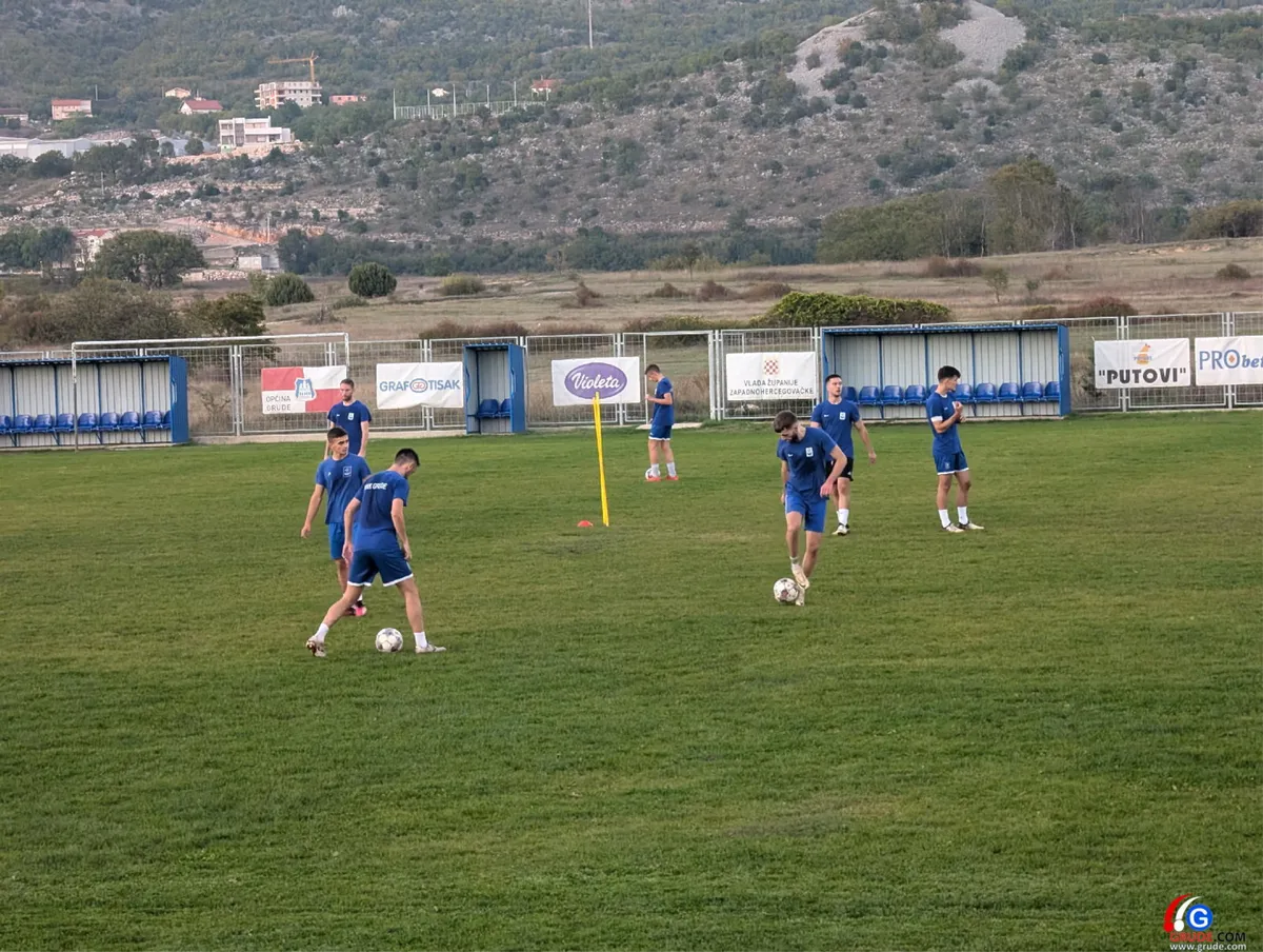 FOTO/VIDEO: Majice igrača HNK Grude natopljene znojem pred utakmicu s Brotnjom! 1