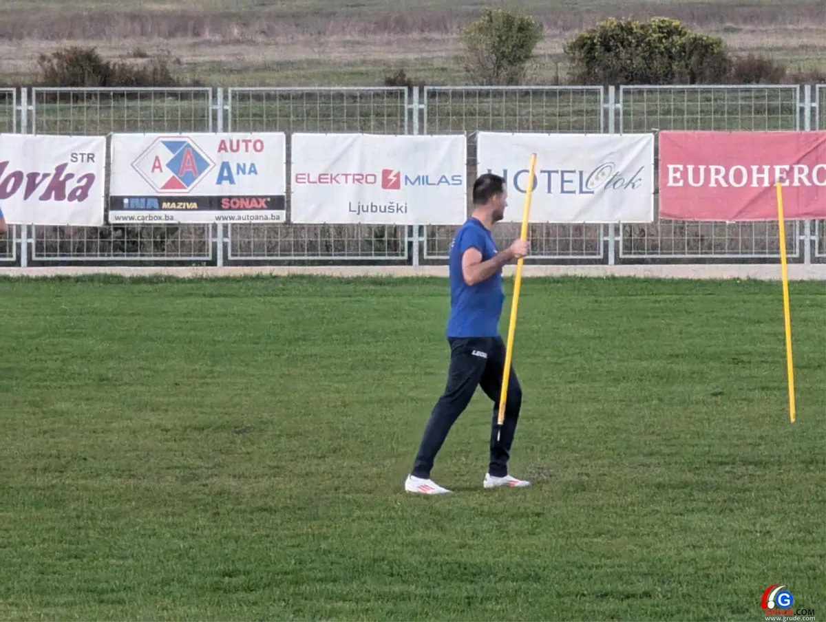 FOTO/VIDEO: Majice igrača HNK Grude natopljene znojem pred utakmicu s Brotnjom! 8