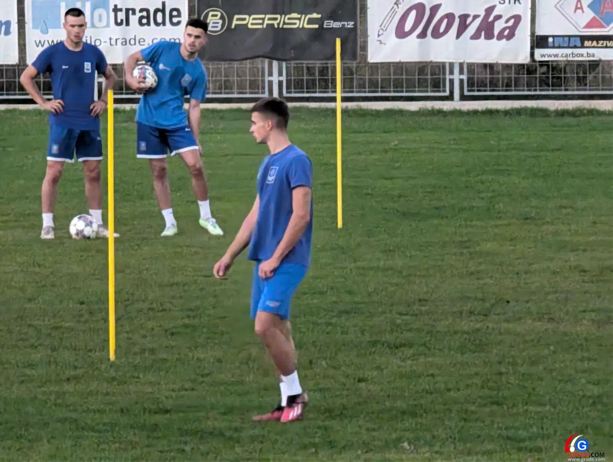 FOTO/VIDEO: Majice igrača HNK Grude natopljene znojem pred utakmicu s Brotnjom! 12