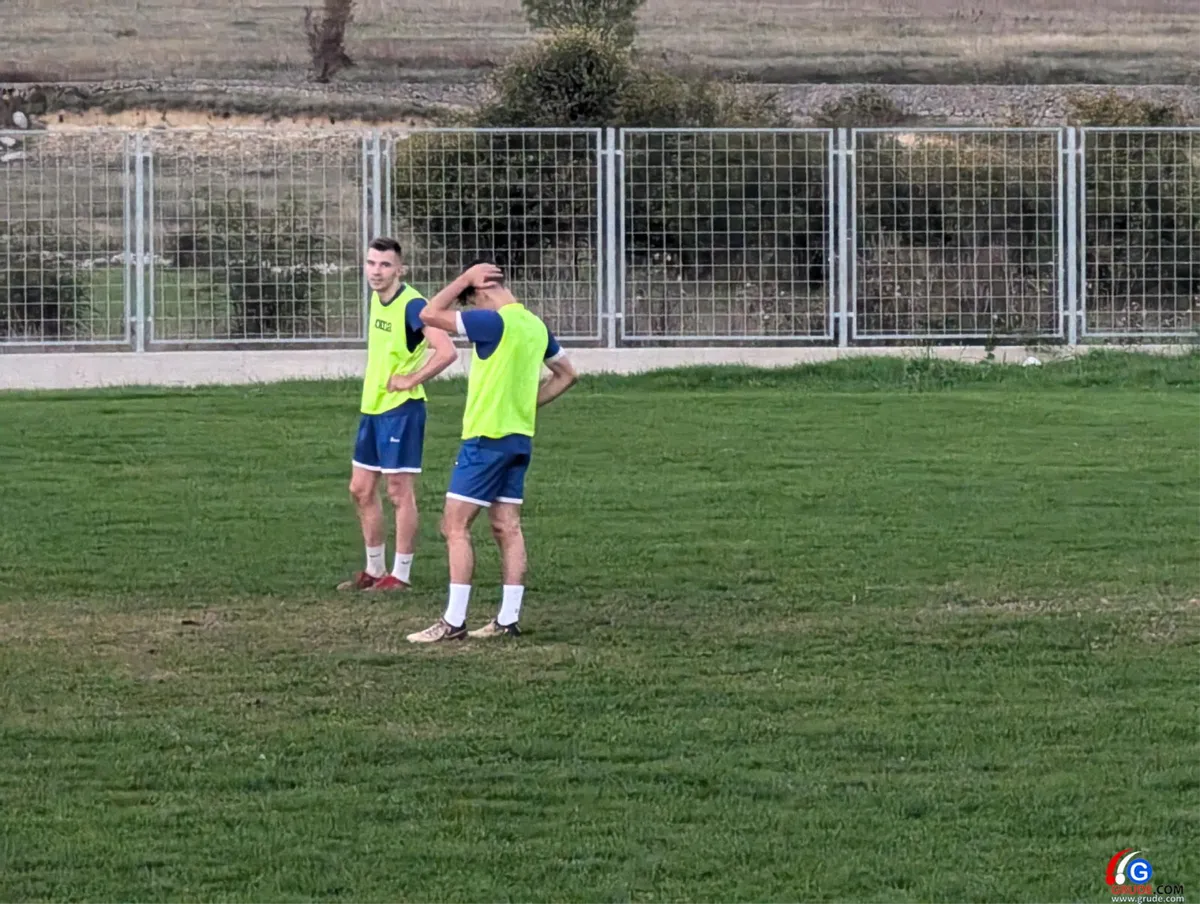 FOTO/VIDEO: Majice igrača HNK Grude natopljene znojem pred utakmicu s Brotnjom! 18