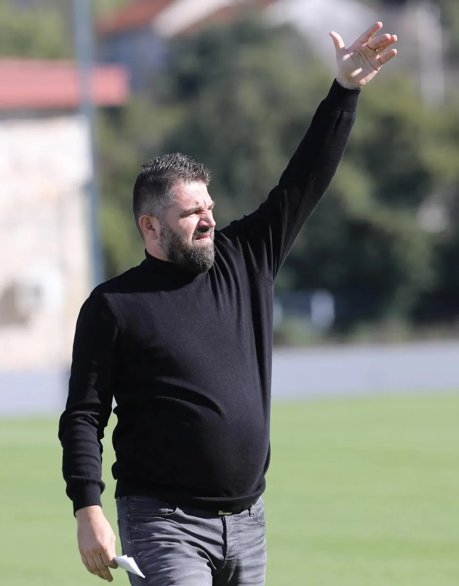 FOTO/VIDEO: Zmijavci dobili travu kao na Alianz areni! Domagoj Čulina im donio pobjedu! Pljeskali Thompson, Kustić, Pletikosa...  4