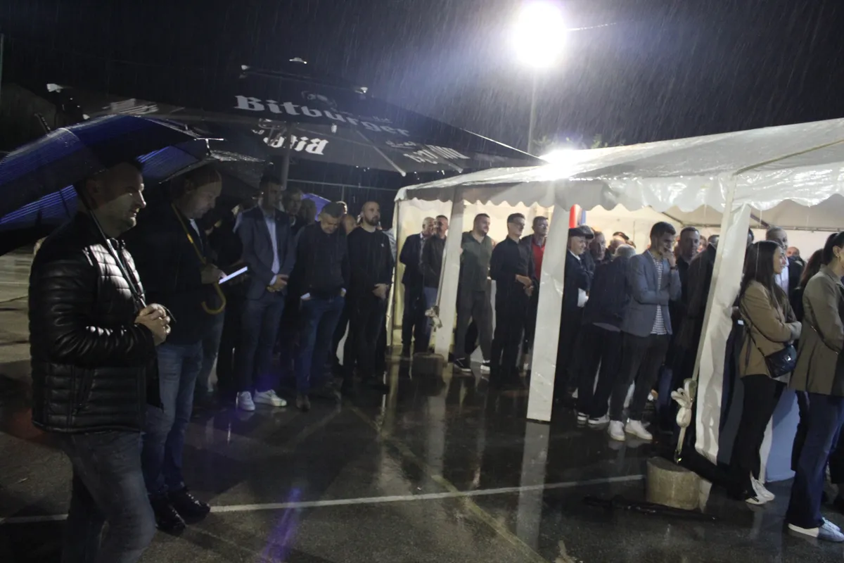 FOTO: Grizelj i kandidati HDZ-a BiH Grude upoznali žitelje s projektima, ovog petka završni skup u Grudama 9