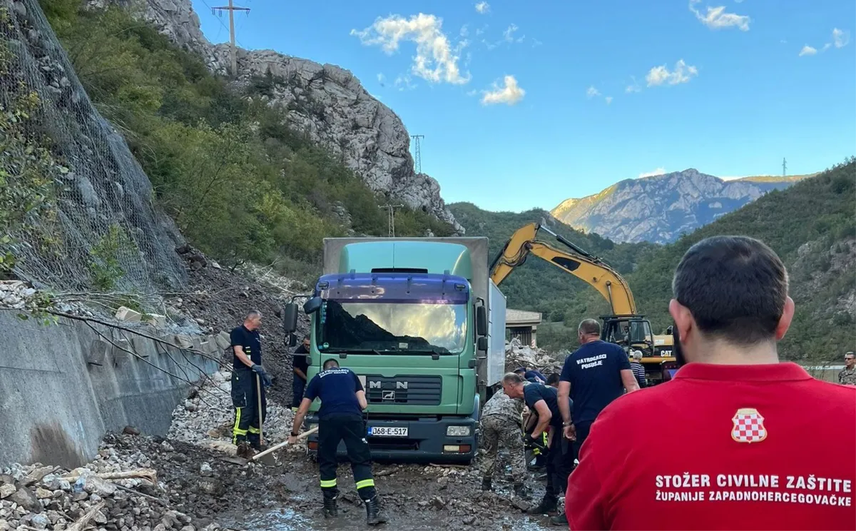 FOTO: Gruđani, Širokobriježani, Posušani i Ljubušaci pomagali ugroženom stanovništvu, uz logističku podršku Crvenog križa ZHŽ-a