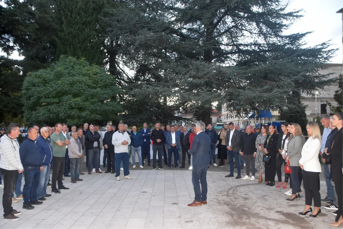 Načelnik Grizelj organizirao dostojanstveno okupljanje u Grudama: Izražavamo kršćansku solidarnost s obiteljima stradalih, ponudili smo pomoć 1