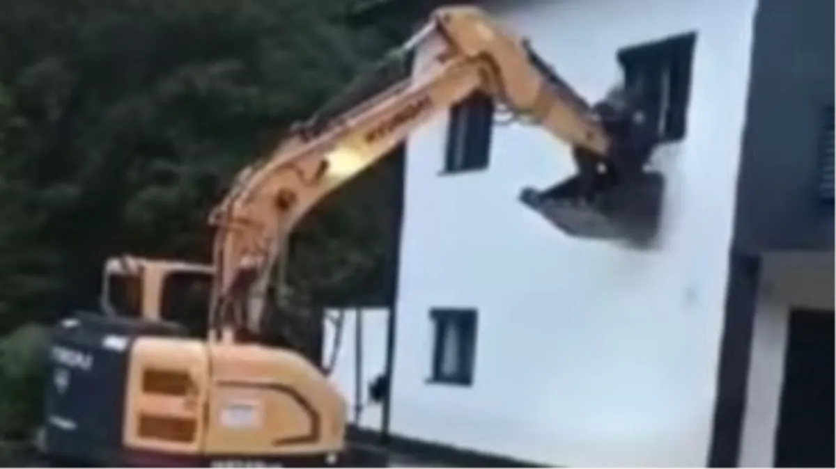 Poginula žena u Fojnici! VIDEO: Bager spašava ljude, s viših katova ulaze u kašiku