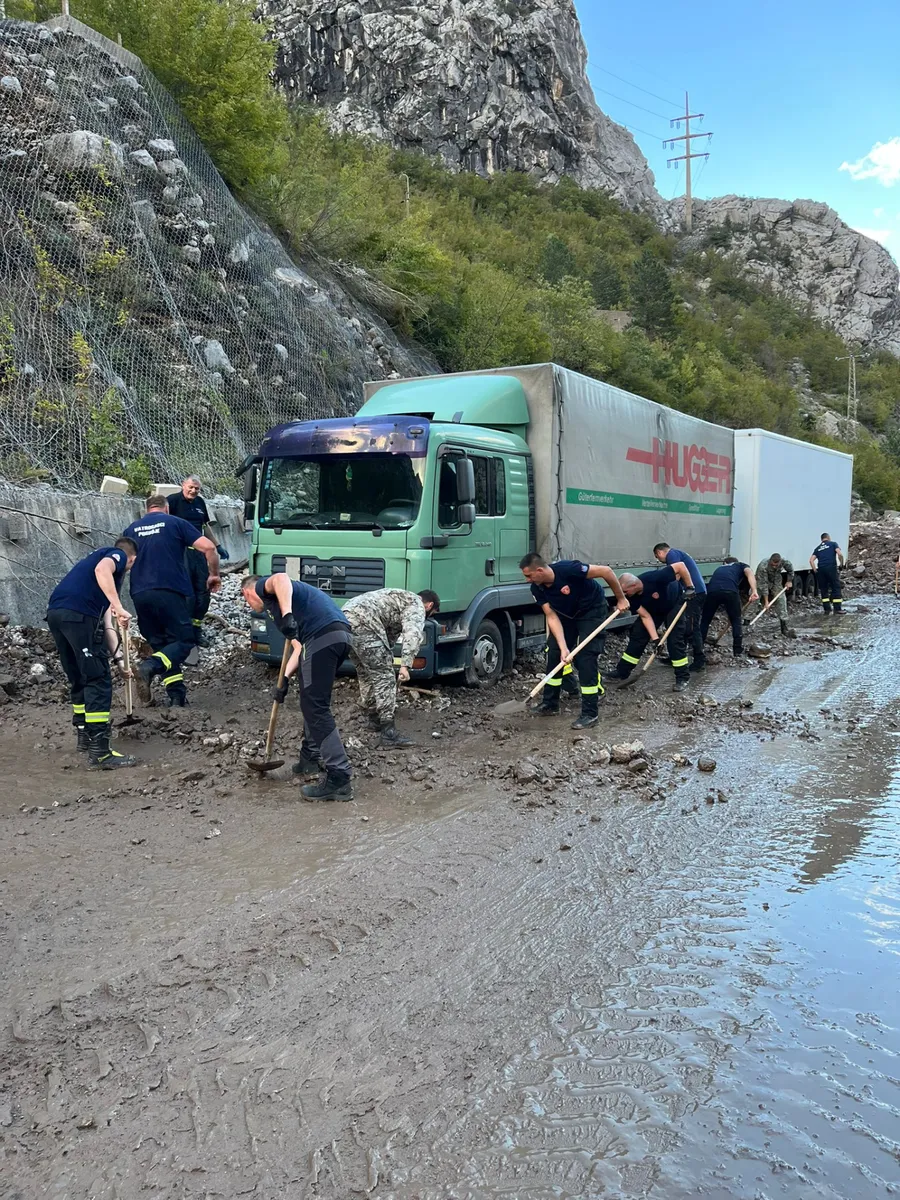 FOTO: Gruđani, Širokobriježani, Posušani i Ljubušaci pomagali ugroženom stanovništvu, uz logističku podršku Crvenog križa ZHŽ-a 3