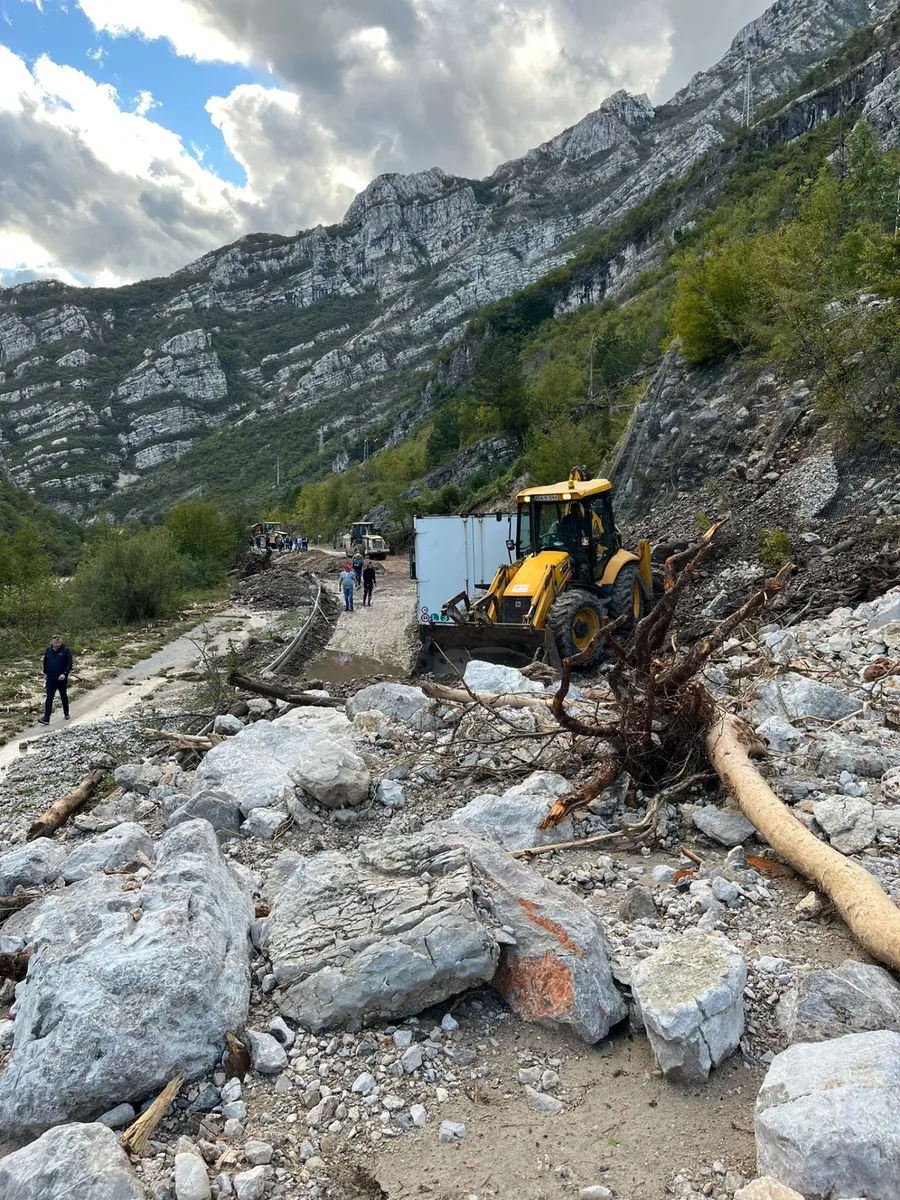 FOTO: Gruđani, Širokobriježani, Posušani i Ljubušaci pomagali ugroženom stanovništvu, uz logističku podršku Crvenog križa ZHŽ-a 4