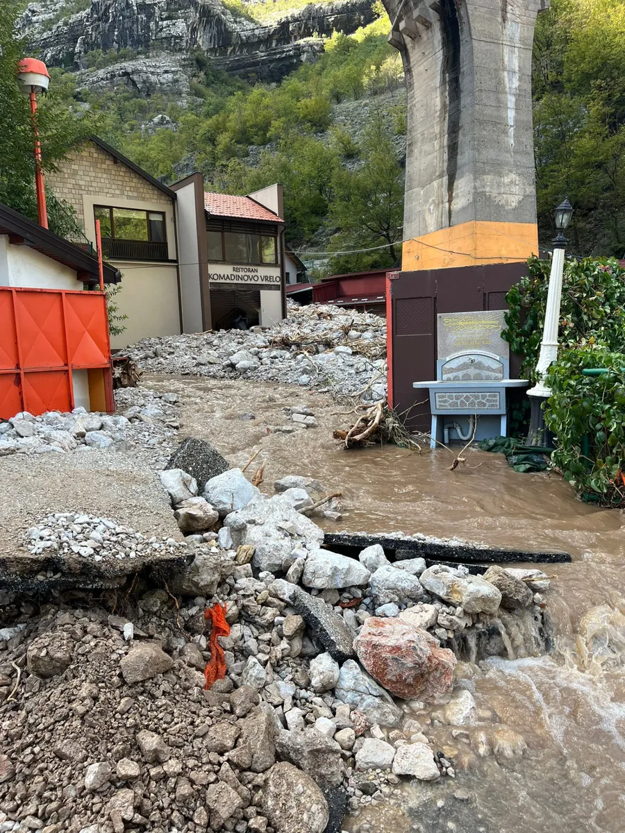 FOTO: Gruđani, Širokobriježani, Posušani i Ljubušaci pomagali ugroženom stanovništvu, uz logističku podršku Crvenog križa ZHŽ-a 6