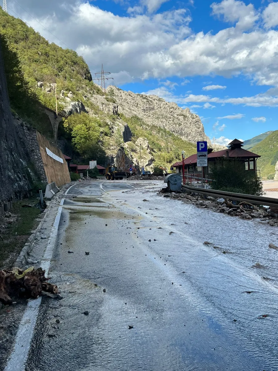 FOTO: Gruđani, Širokobriježani, Posušani i Ljubušaci pomagali ugroženom stanovništvu, uz logističku podršku Crvenog križa ZHŽ-a 7